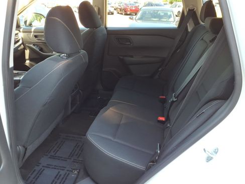 Used 2024 Nissan Rogue S FWD image 6