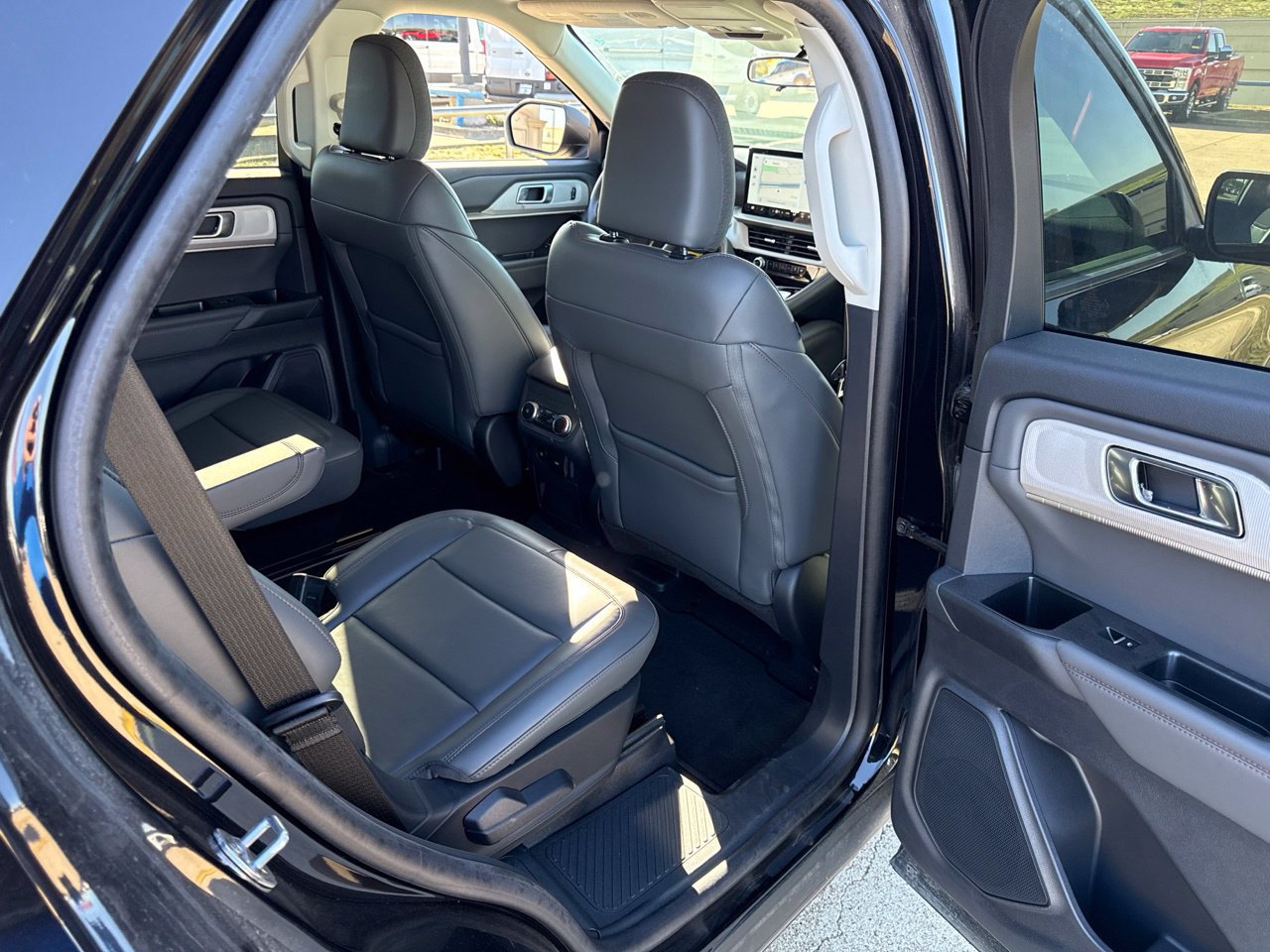 Used 2025 Ford Explorer Active w/ Active Comfort Package RWD image 13