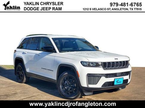 New 2026 Jeep Grand Cherokee Altitude image 1