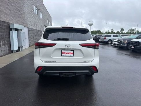 Used 2021 Toyota Highlander XLE AWD/4WD image 7