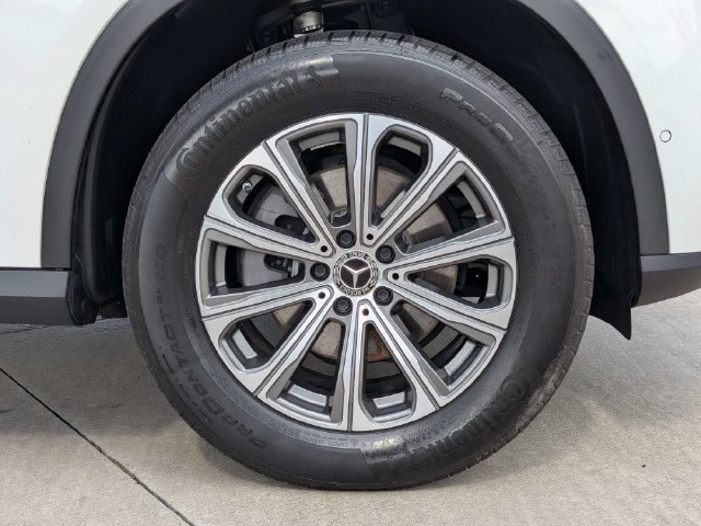 Used 2025 Mercedes-Benz GLC 300 4MATIC image 10