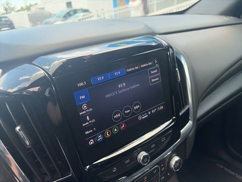 Used 2023 Chevrolet Traverse RS FWD image 14