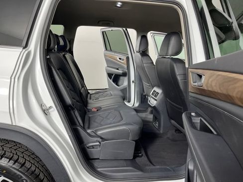 Used 2025 Volkswagen Atlas SE FWD image 48