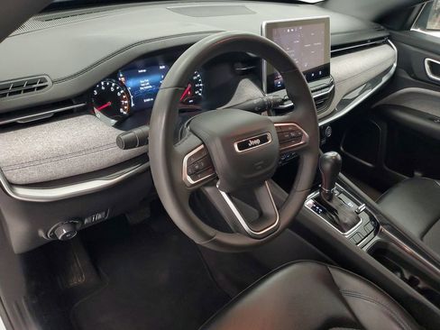 Used 2023 Jeep Compass Latitude image 8