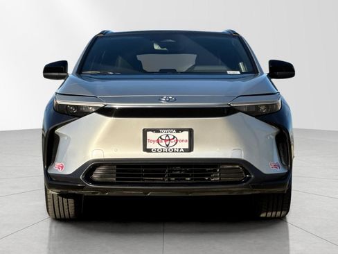 Used 2023 Toyota bZ4X XLE image 9