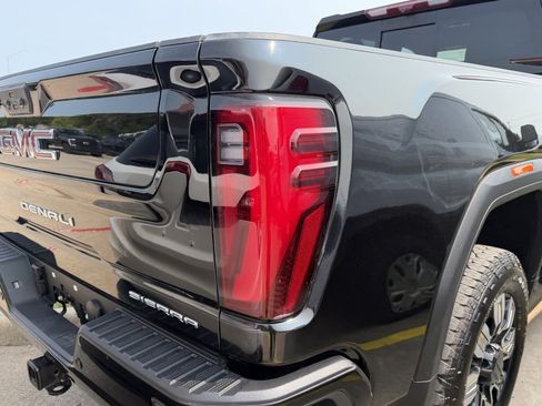 Used 2025 GMC Sierra 2500 Denali w/ Denali Reserve Package AWD/4WD image 34