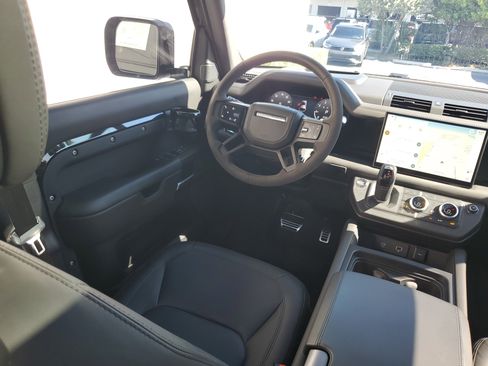 Used 2023 Land Rover Defender 110 V8 AWD/4WD image 14