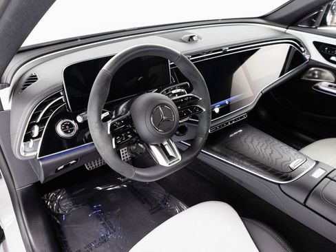 Used 2025 Mercedes-Benz E 53 AMG e 4MATIC Sedan image 9
