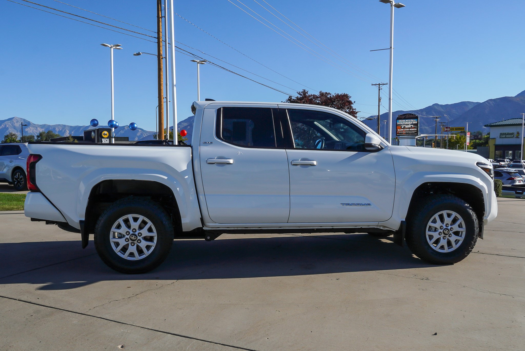 Certified 2024 Toyota Tacoma SR5 AWD/4WD image 9