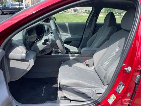 Used 2024 Hyundai Elantra Blue FWD image 8