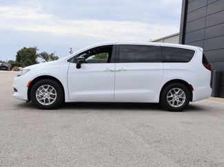 New 2027 Chrysler Pacifica LX FWD video 2