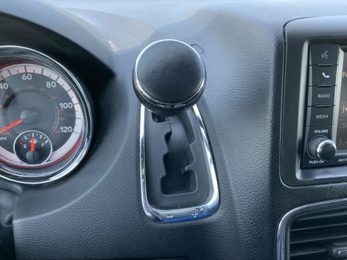 Used 2019 Dodge Grand Caravan SXT FWD image 27