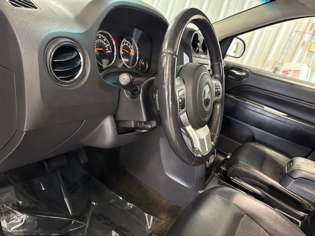 Used 2016 Jeep Compass Latitude w/ Sun/Sound Group AWD/4WD image 33