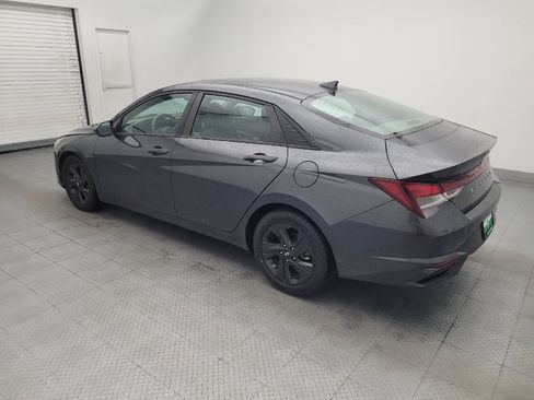 Used 2021 Hyundai Elantra SEL FWD image 3