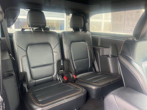 Used 2023 Ford Bronco Badlands image 13