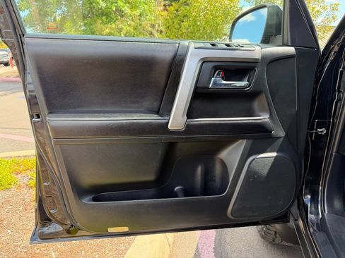 Used 2016 Toyota 4Runner SR5 AWD/4WD image 11