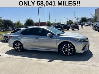 Used 2018 Toyota Camry SE FWD video 2