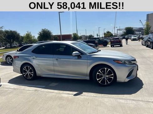 Used 2018 Toyota Camry SE FWD image 2