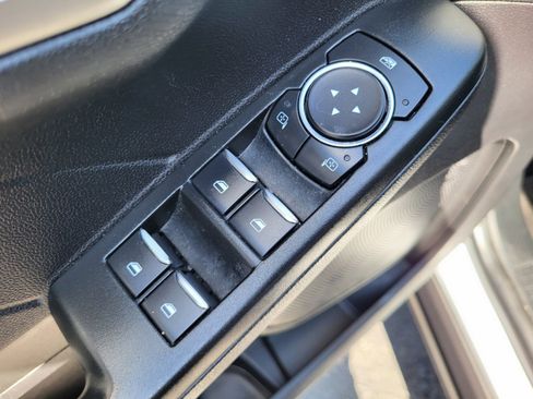 Certified 2022 Ford Escape SE w/ SE Sport Appearance Package image 17