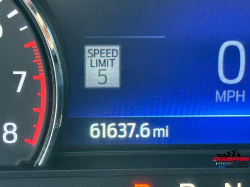 Used 2022 Ford Explorer XLT w/ Equipment Group 202A image 27