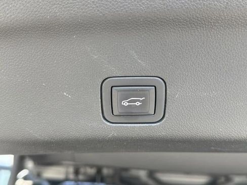Used 2023 GMC Yukon AT4 w/ AT4 Premium Plus Package AWD/4WD image 19