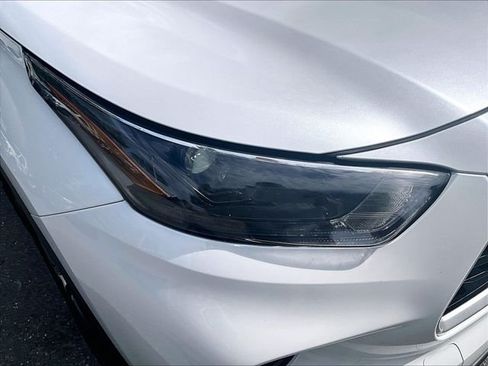 Used 2023 Toyota Highlander XLE AWD/4WD image 32