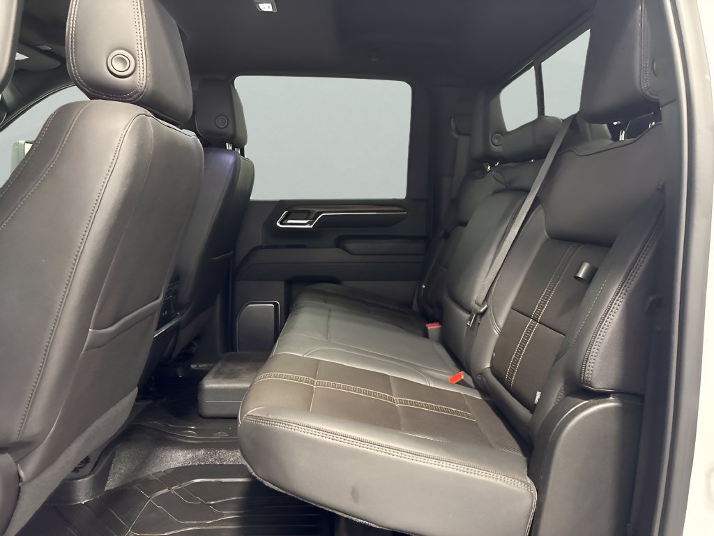 Used 2024 Chevrolet Silverado 3500 High Country w/ High Country Premium Package AWD/4WD image 9