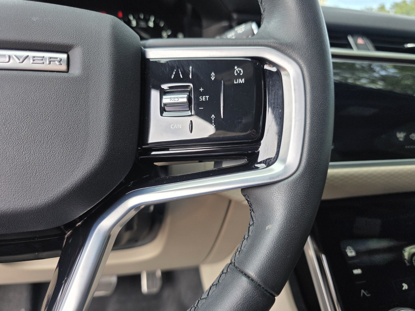 Certified 2023 Land Rover Range Rover Velar R-Dynamic S AWD/4WD image 20