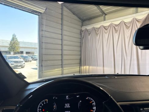 Used 2016 Jeep Grand Cherokee Overland RWD image 23