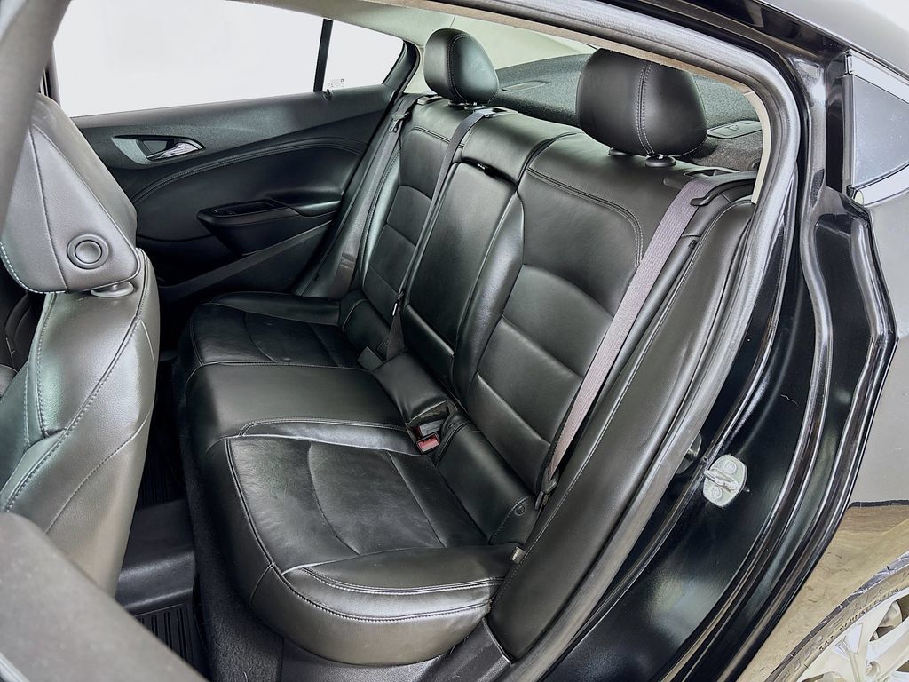 Used 2017 Chevrolet Cruze Premier FWD image 20
