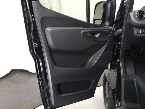 Used 2024 Mercedes-Benz Sprinter 2500 image 5