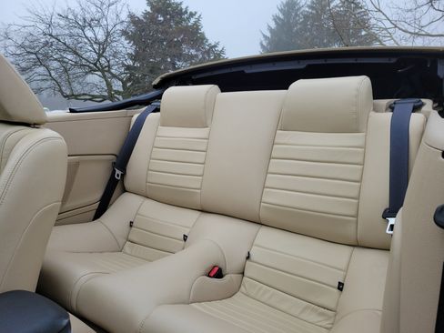 Used 2006 Ford Mustang Premium image 16