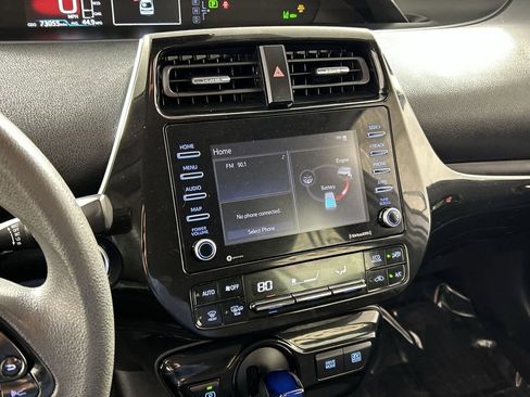 Used 2021 Toyota Prius LE image 17