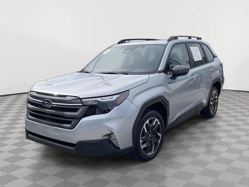 Certified 2025 Subaru Forester Premium AWD/4WD image 16