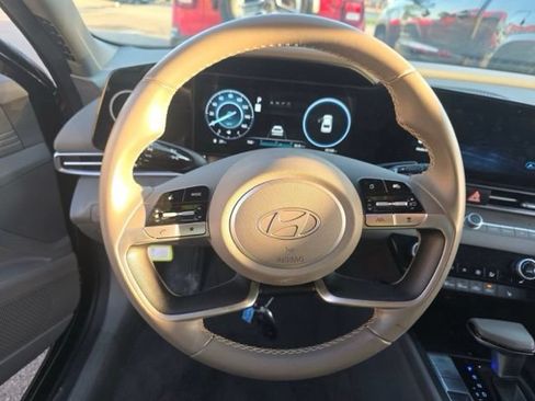 Certified 2025 Hyundai Elantra SEL FWD image 16