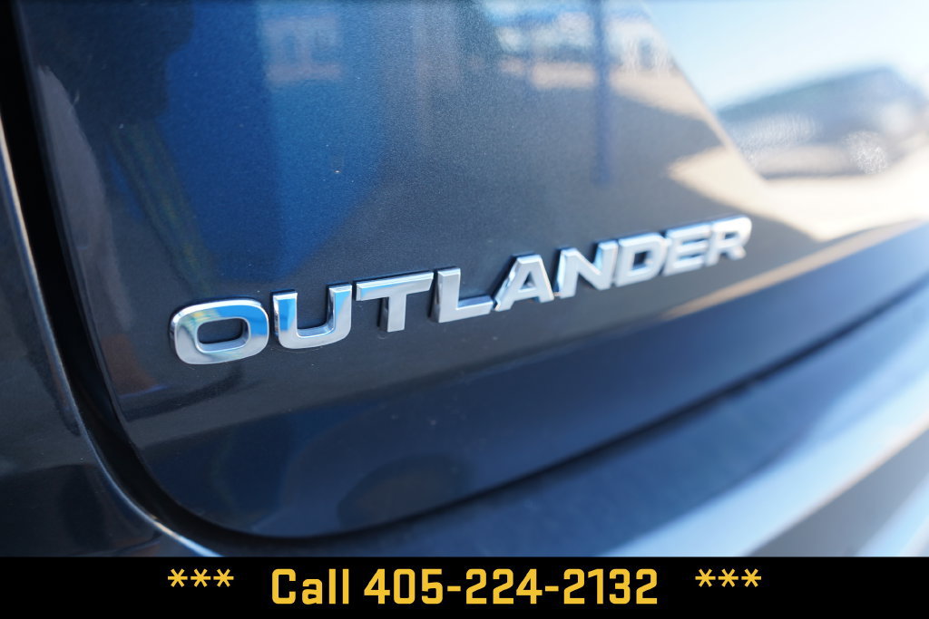 Used 2025 Mitsubishi Outlander SE FWD image 6
