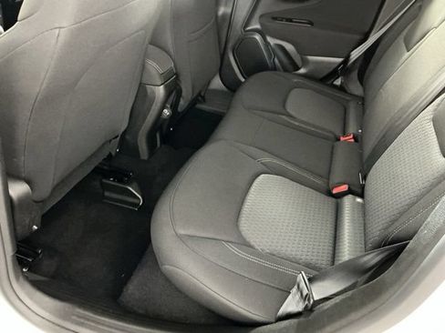 Used 2021 Jeep Renegade Latitude AWD/4WD image 10