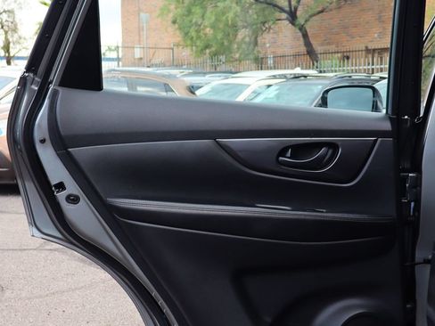 Used 2020 Nissan Rogue S FWD image 32