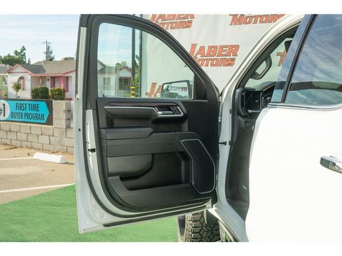 Used 2025 GMC Sierra 1500 SLT AWD/4WD image 30