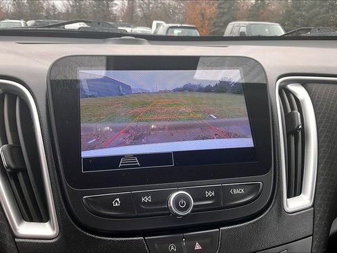 Used 2024 Chevrolet Malibu LT image 14