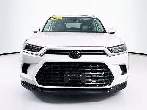 Used 2024 Toyota Grand Highlander XLE image 2