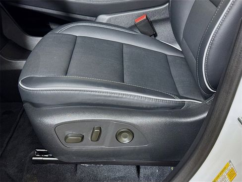 Used 2025 Buick Enclave Preferred image 18