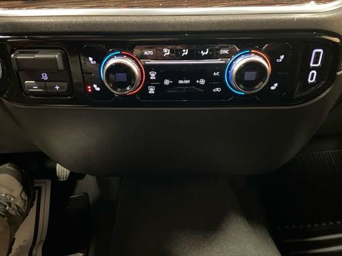 Used 2024 GMC Sierra 1500 SLE w/ Preferred Package image 22