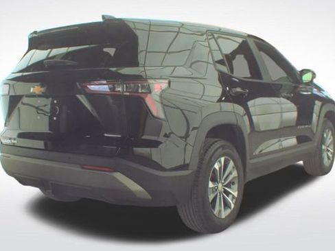 Used 2025 Chevrolet Equinox LT AWD/4WD image 2