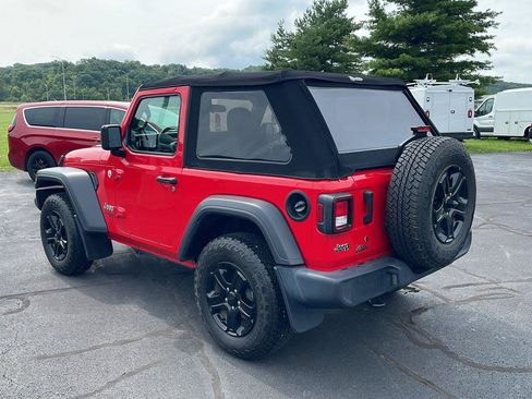 Used 2019 Jeep Wrangler Sport AWD/4WD image 3