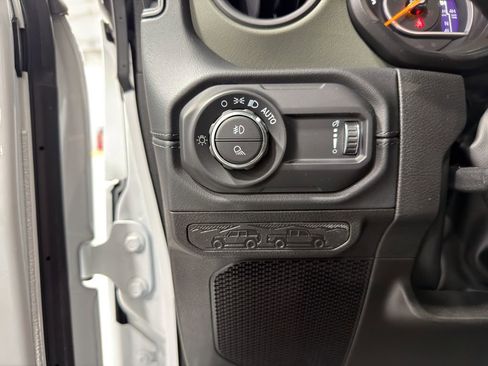 Used 2024 Jeep Gladiator Mojave AWD/4WD image 22