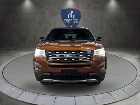 Used 2017 Ford Explorer XLT image 8