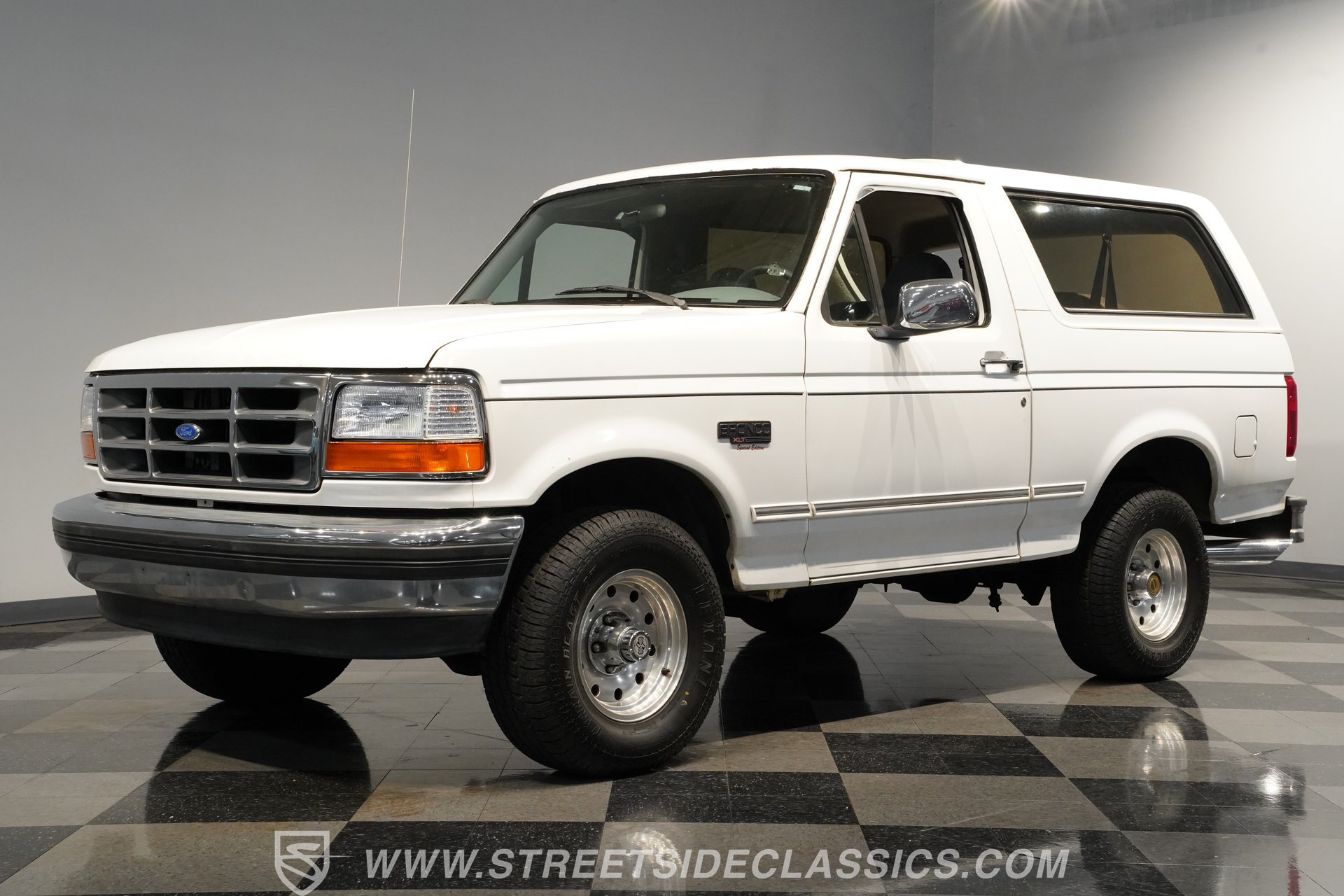 Used 1995 Ford Bronco XLT AWD/4WD image 22