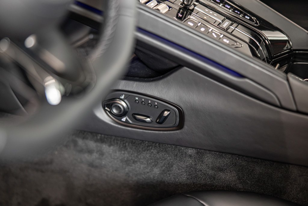 Used 2026 Aston Martin DB12 Coupe RWD image 21