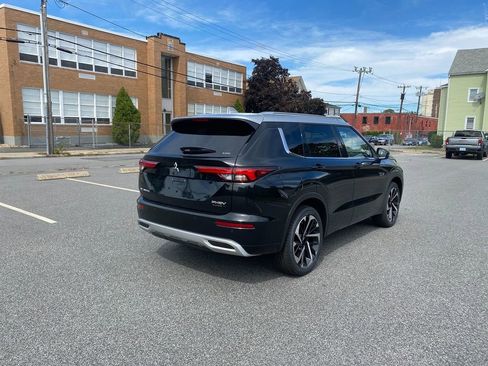 New 2025 Mitsubishi Outlander SEL image 5